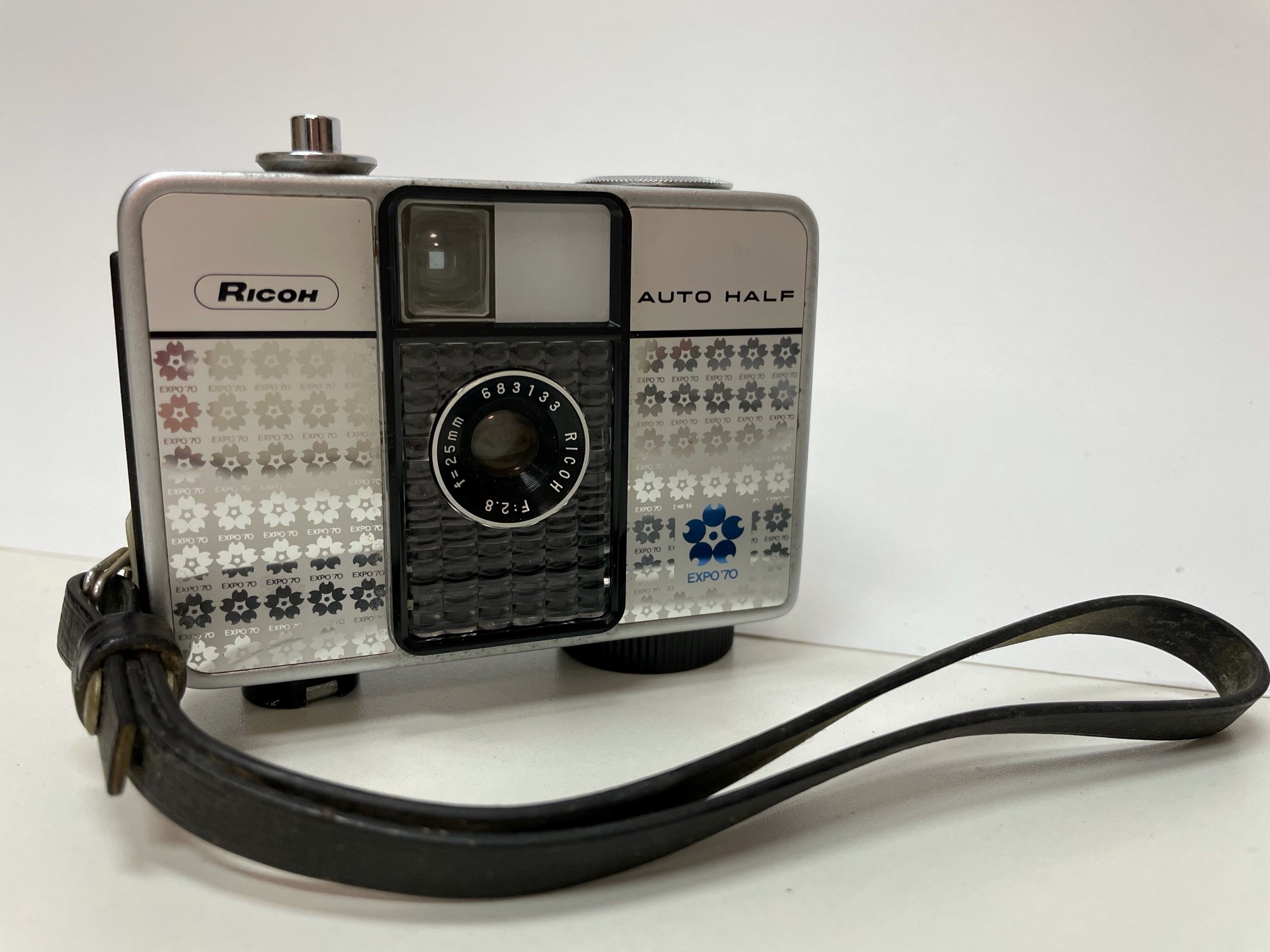 人気アイテムの-RICOH - カワE! リ•コー オ•ートハーフE AUTO HALF E