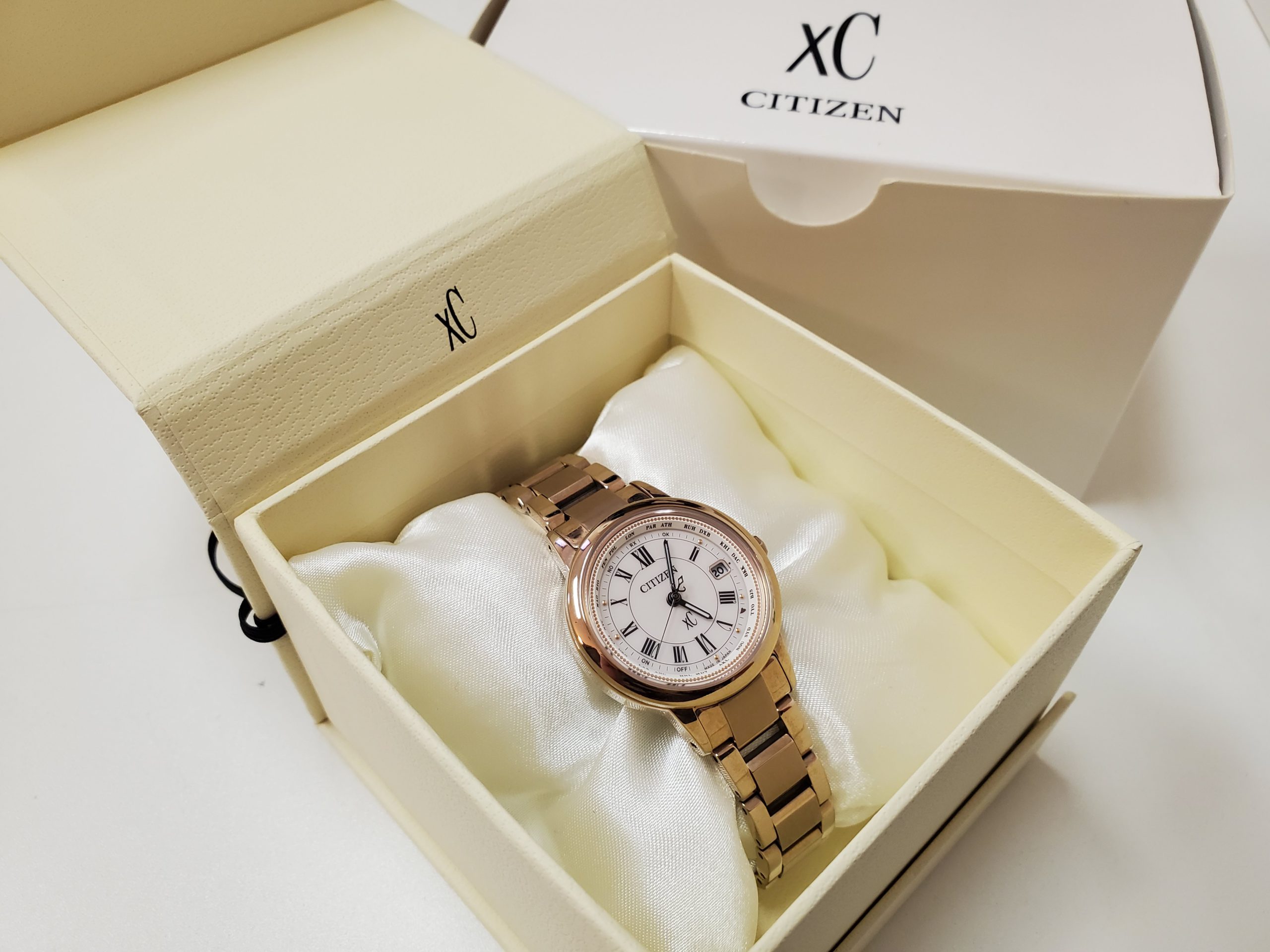 美品【稼働品】CITIZEN　シチズンXC　H504　ホワイトシルバー　ソーラーErupur腕時計